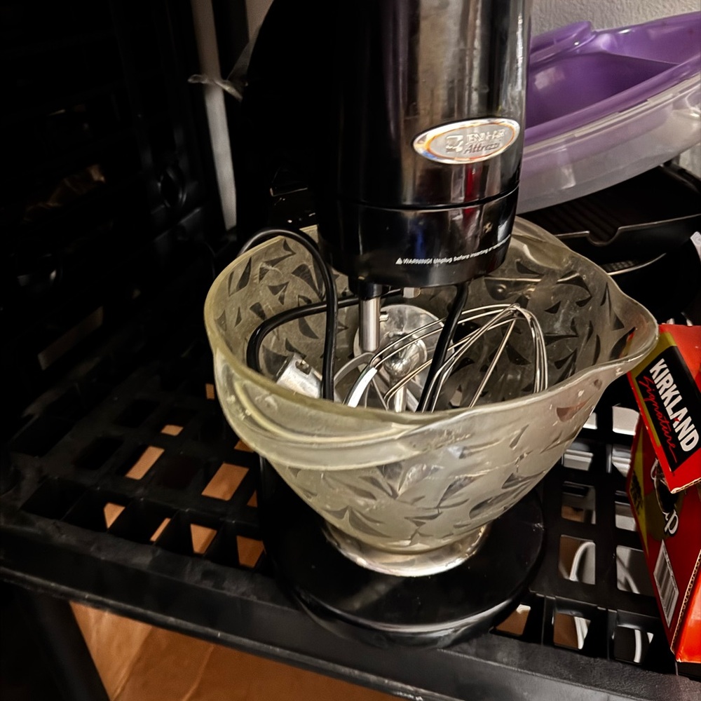Jenn air  Black Hand Mixer with Glass Bowl